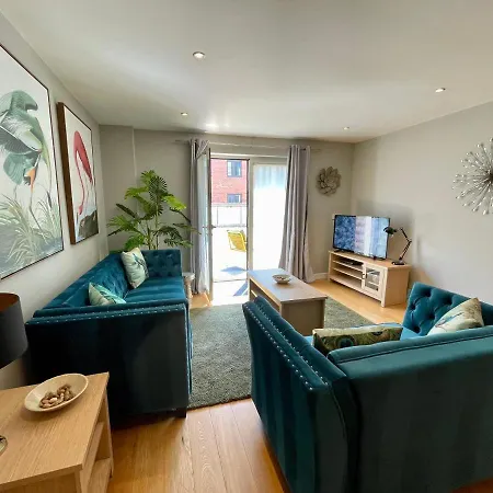 Stunning 2-Bed Town Centre Apartment - Hosted By Hutch Lifestyle Leamington Spa Exterior photo