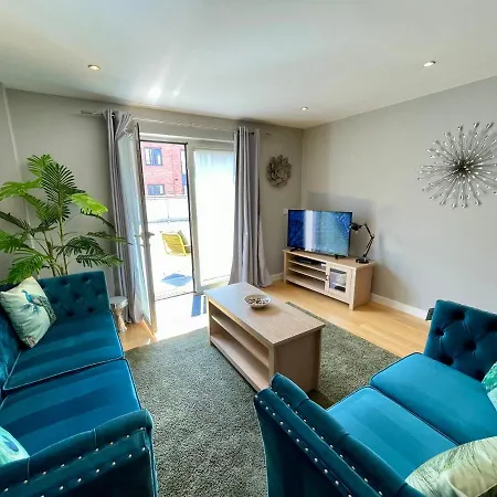 Stunning 2-Bed Town Centre Apartment - Hosted By Hutch Lifestyle Leamington Spa Exterior photo