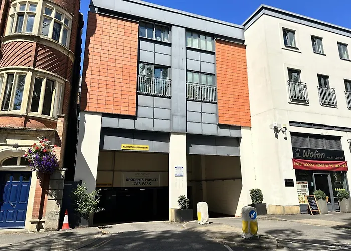 Stunning 2-Bed Town Centre Apartment - Hosted By Hutch Lifestyle