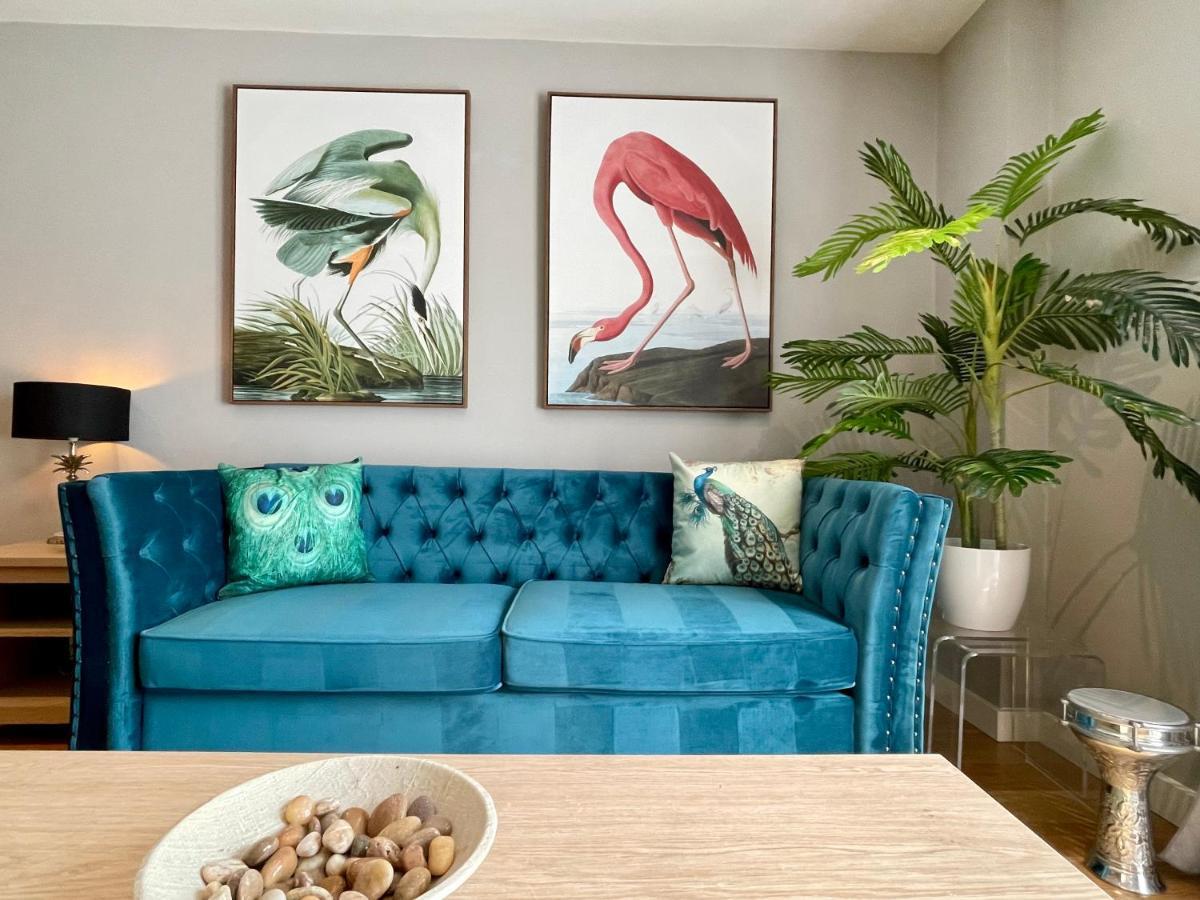 Stunning 2-bed Town Centre - Hosted By Hutch Lifestyle *