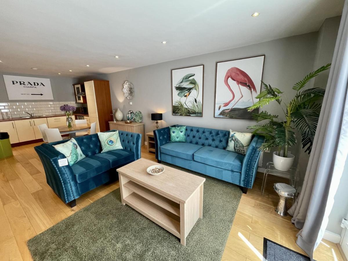 Apartment Stunning 2-bed Town Centre - Hosted By Hutch Lifestyle *