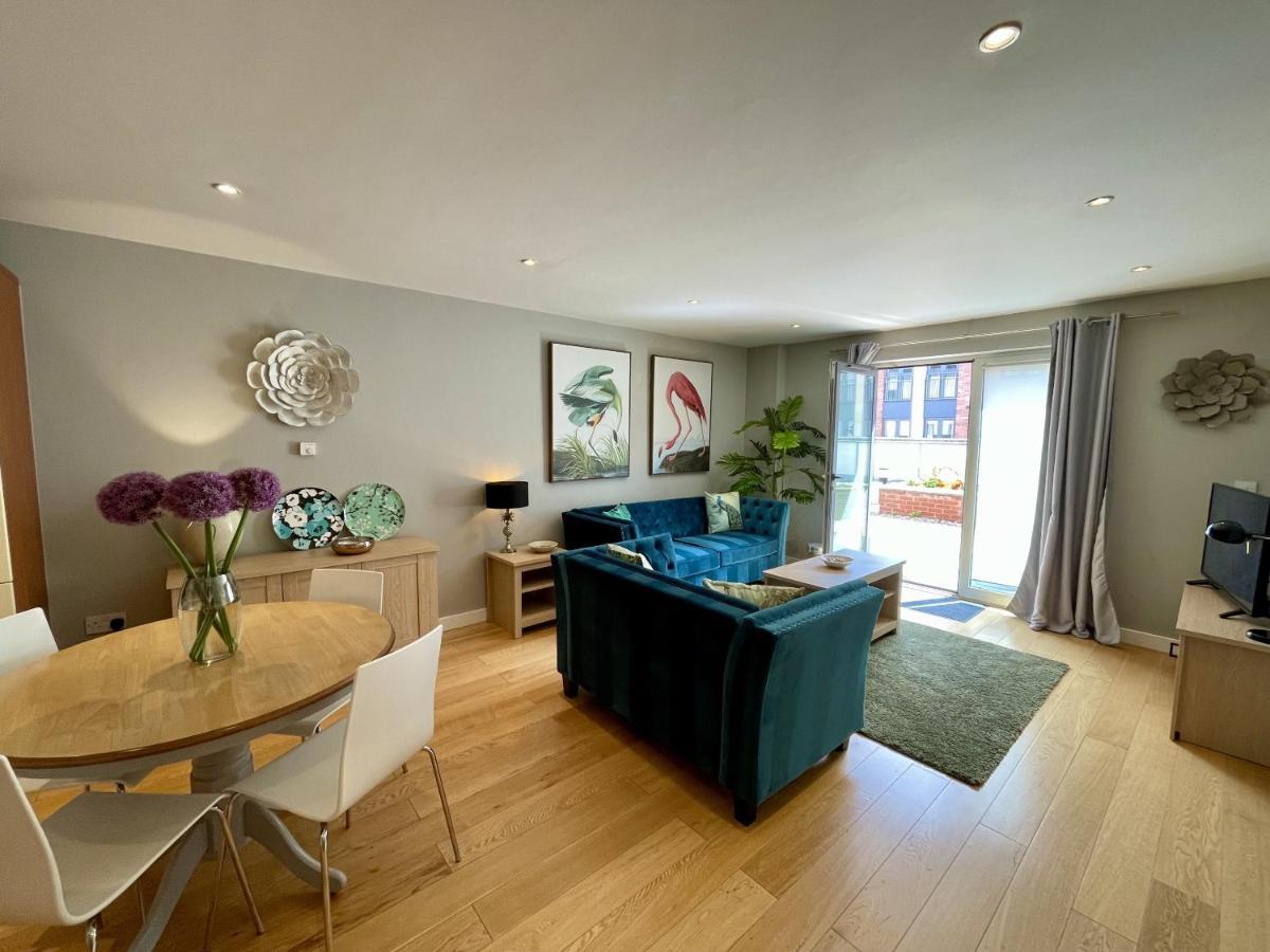 Apartment Stunning 2-bed Town Centre - Hosted By Hutch Lifestyle *
