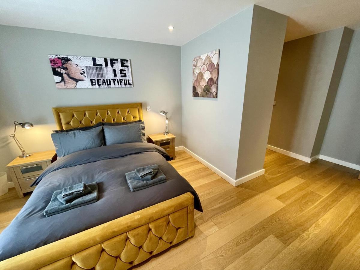 Stunning 2-bed Town Centre - Hosted By Hutch Lifestyle *