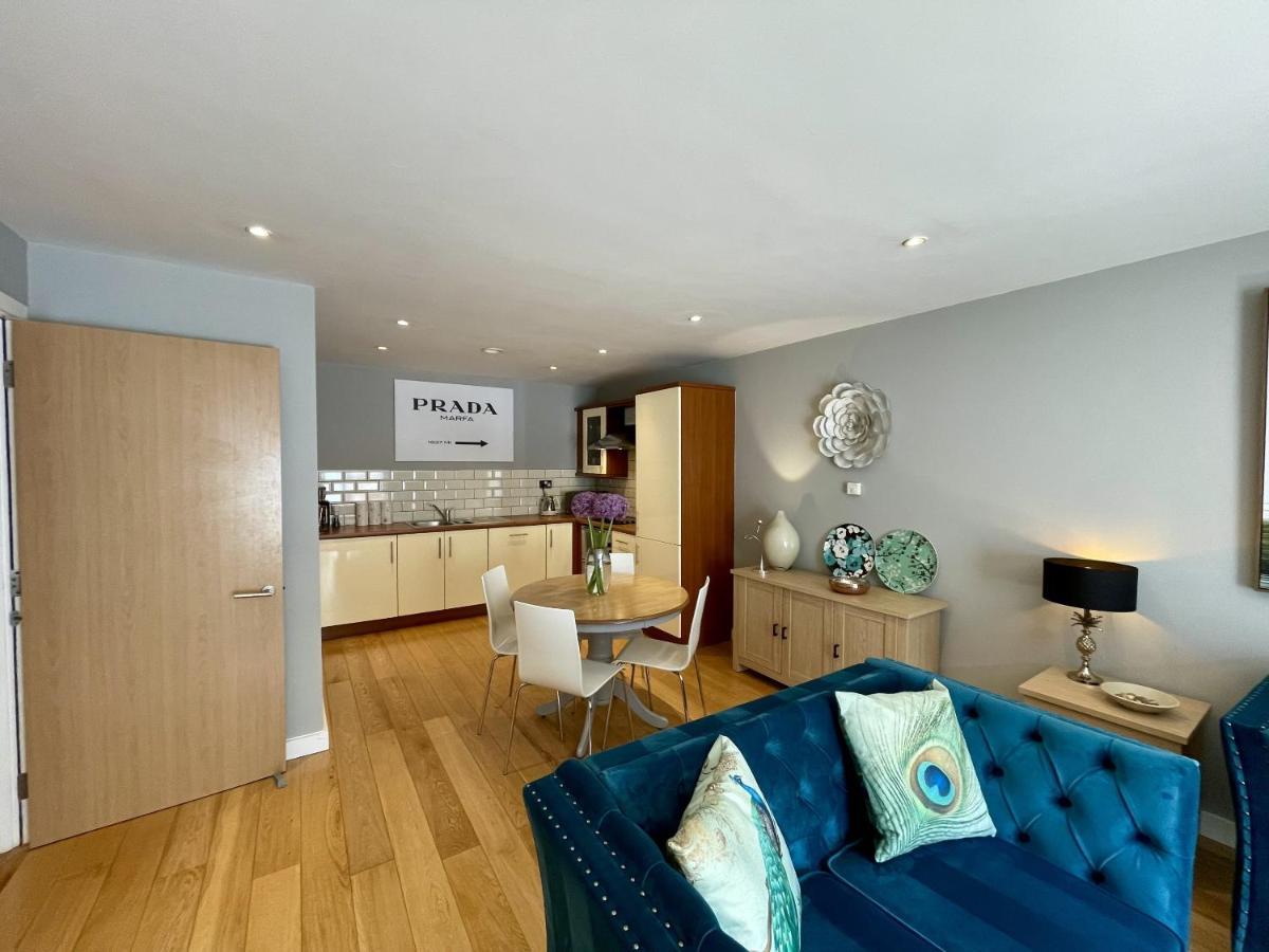 Apartment Stunning 2-bed Town Centre - Hosted By Hutch Lifestyle *