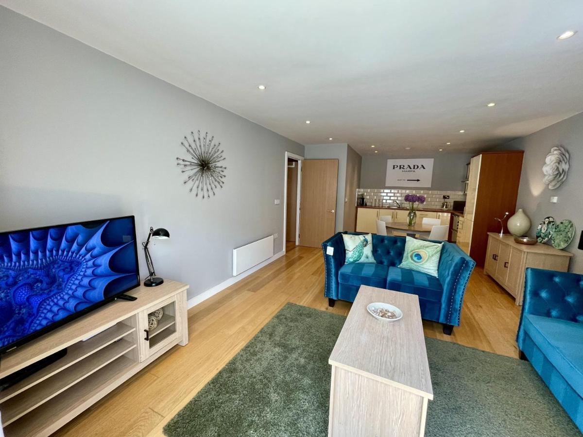 Stunning 2-bed Town Centre - Hosted By Hutch Lifestyle *