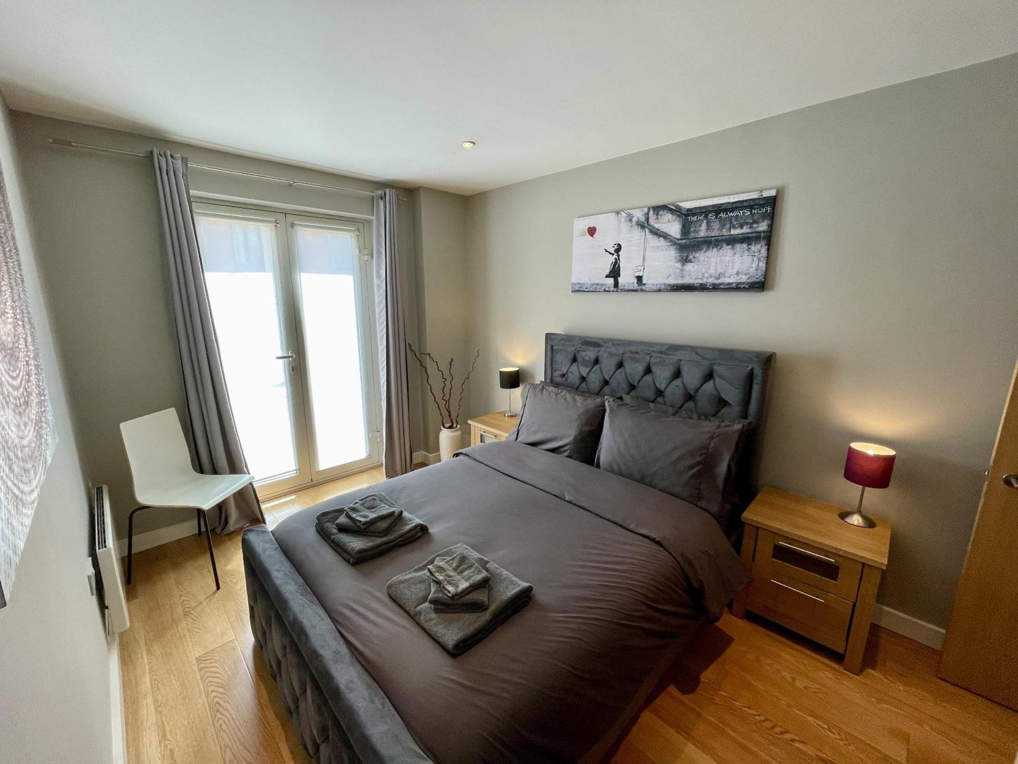 Stunning 2-bed Town Centre - Hosted By Hutch Lifestyle *