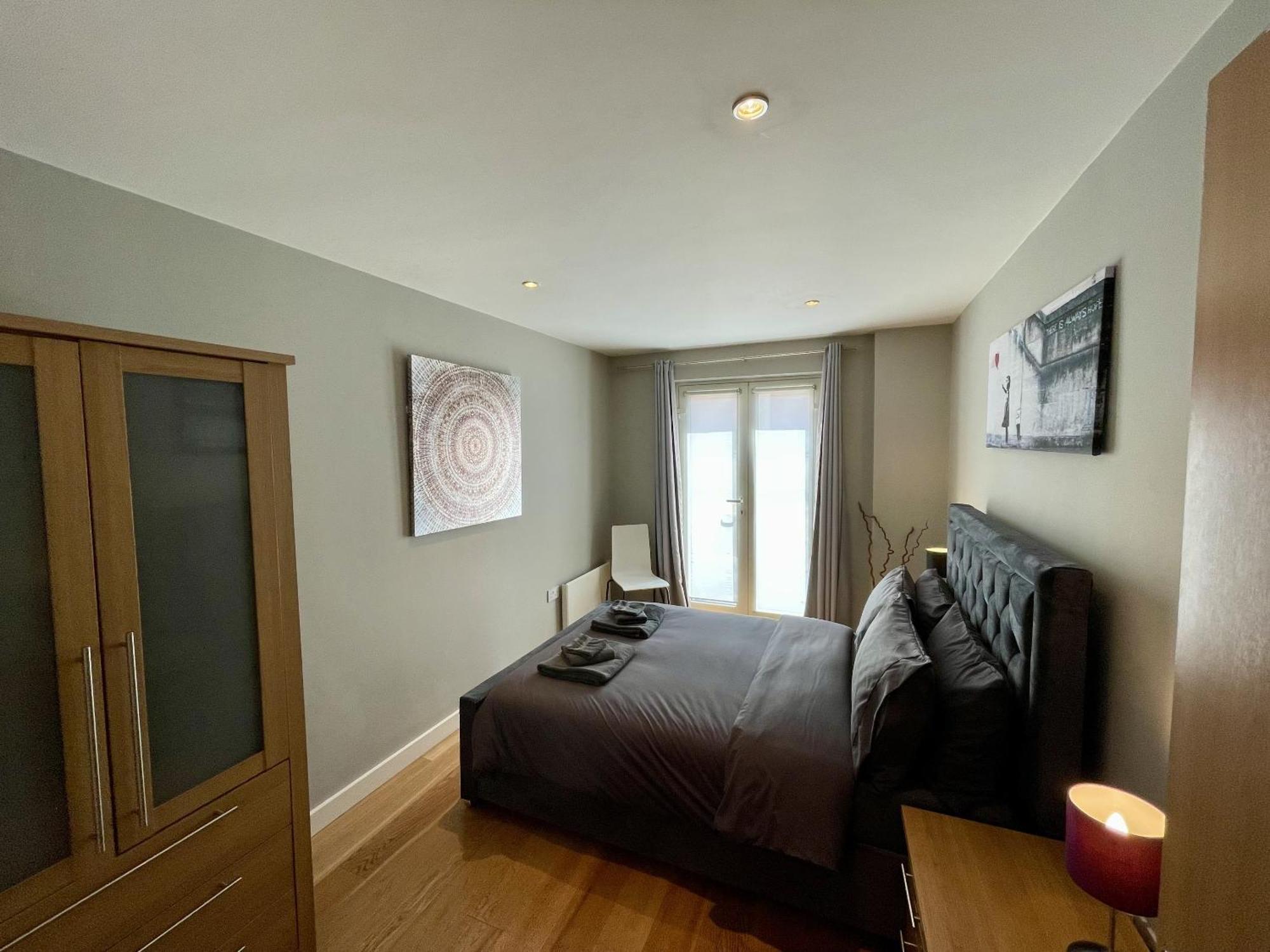 Apartment Stunning 2-bed Town Centre - Hosted By Hutch Lifestyle *