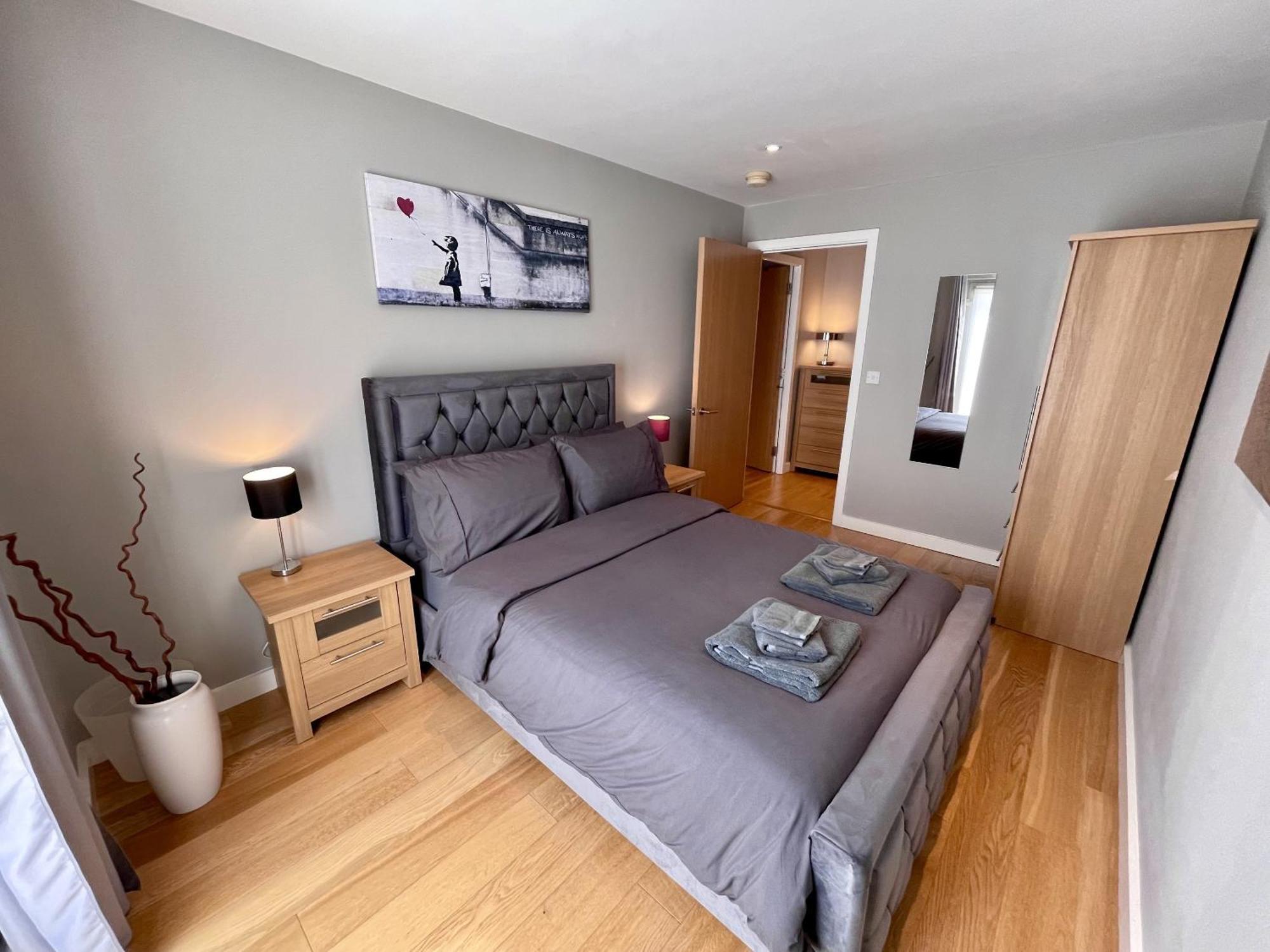 Stunning 2-bed Town Centre - Hosted By Hutch Lifestyle *