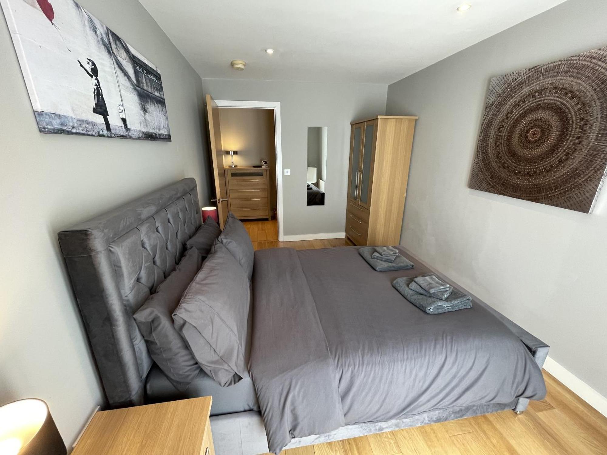Stunning 2-bed Town Centre - Hosted By Hutch Lifestyle