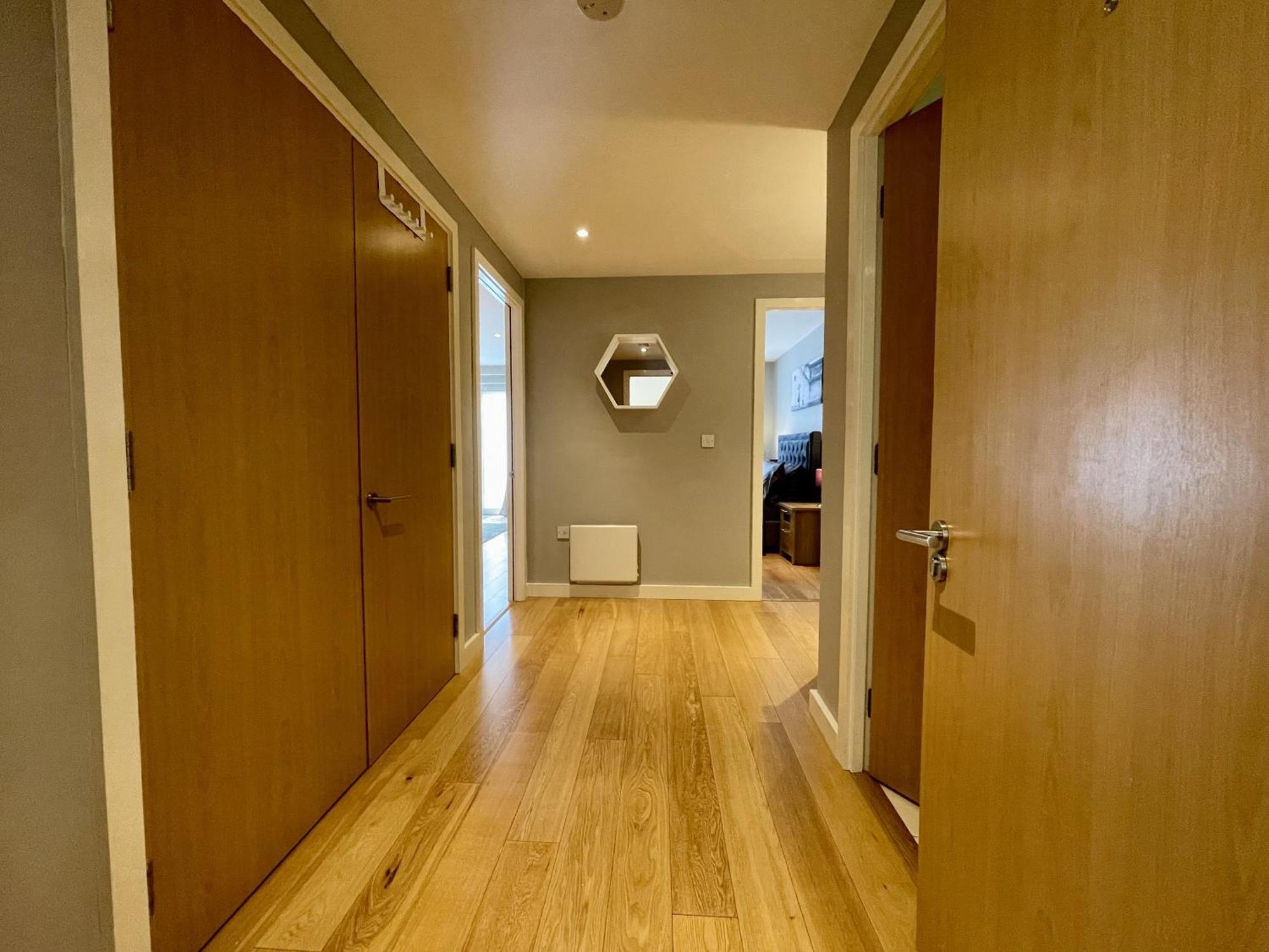 Stunning 2-bed Town Centre - Hosted By Hutch Lifestyle *