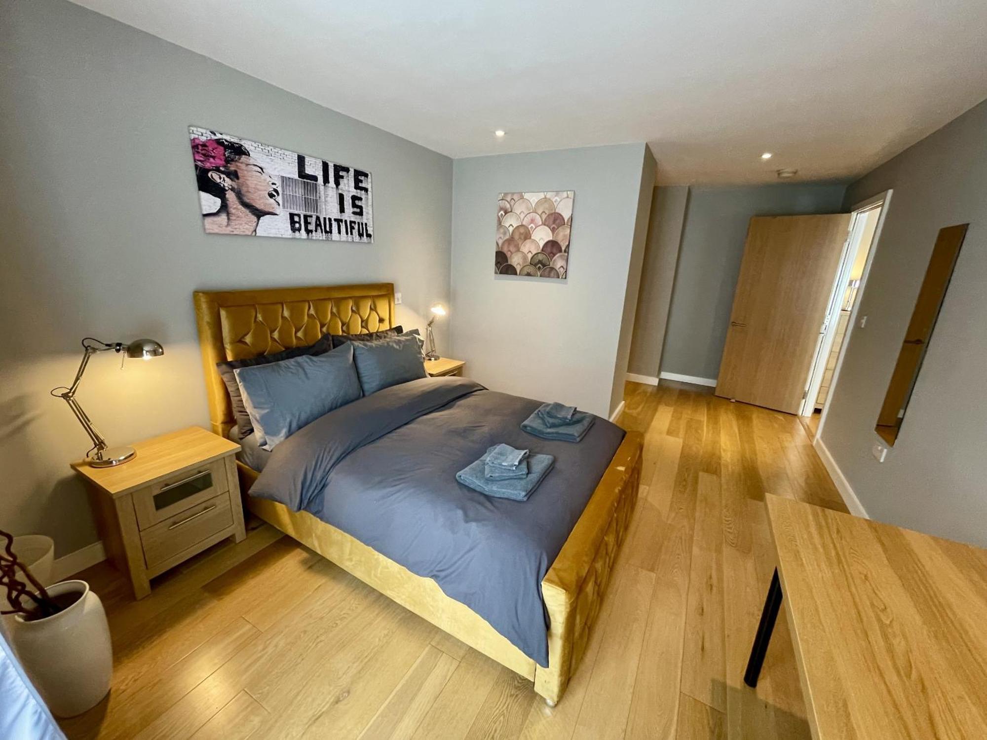 Stunning 2-bed Town Centre - Hosted By Hutch Lifestyle