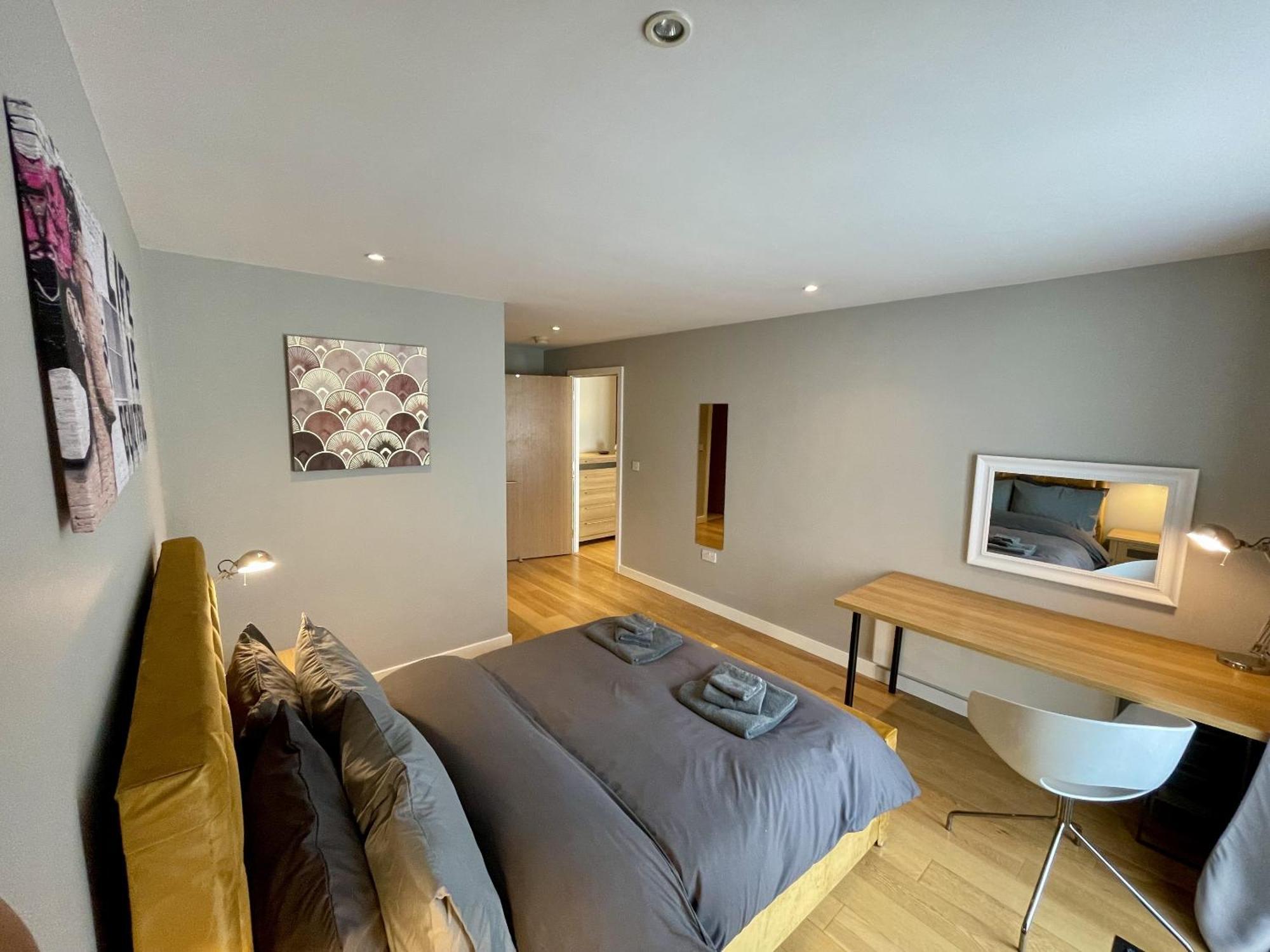 Stunning 2-bed Town Centre - Hosted By Hutch Lifestyle Apartment Leamington Spa